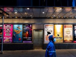 Vista de carteles de shows en teatros de Broadway cerca del Times Square, en Nueva York. EFE/ARCHIVO