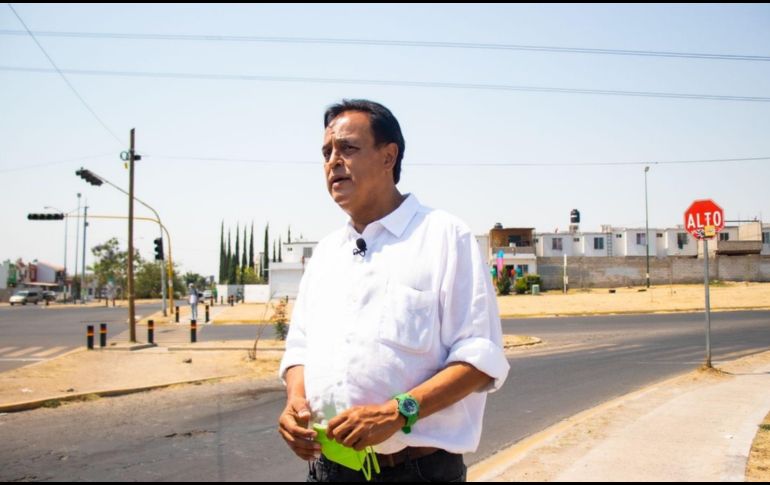 En su recorrido, Salvador Cosío escuchó a vecinos que piden que no se autorice la construcción de más viviendas. ESPECIAL