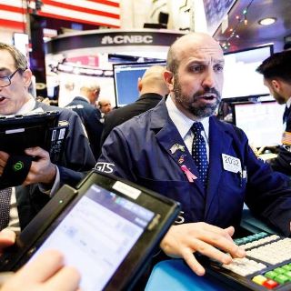 Wall Street cierra mixto, pero el Dow Jones marca un nuevo récord