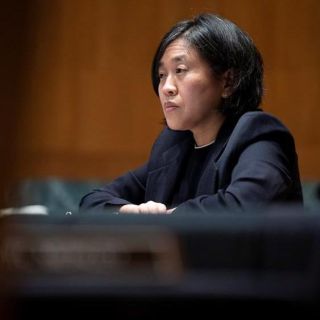 Gobierno de Joe Biden apoya suspender patentes de vacunas anticovid