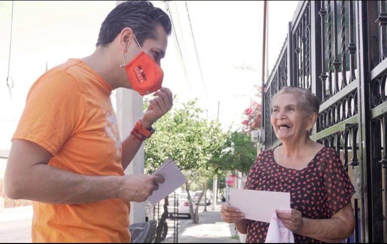 El candidato dialogó con mujeres de diferentes edades en la colonia  Ladrón de Guevara. Cortesía
