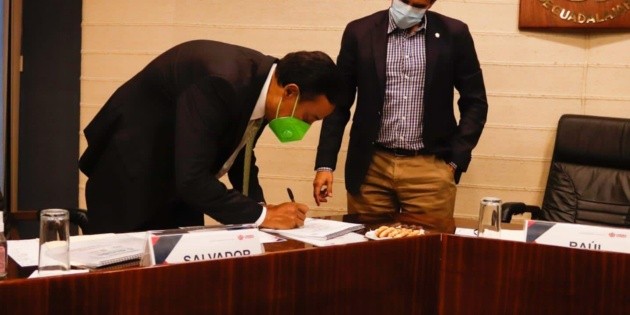 Elecciones Jalisco 2021: Cos&iacute;o firma compromisos con la Canaco