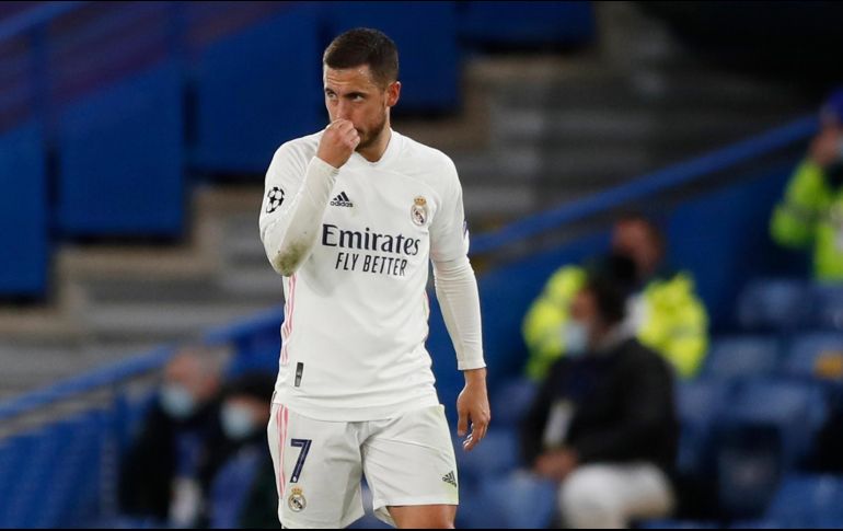 El extremo belga del Real Madrid Eden Hazard se disculpó este jueves tras la polémica suscitada por sus imágenes riendo con antiguos compañeros del Chelsea. AP