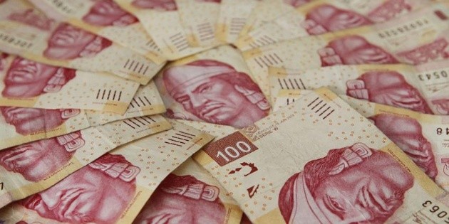 El peso tiene su mejor d&iacute;a en mes y medio; se aprecia 0.8%