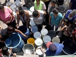 Cada persona debe usar unos 120 litros de agua al día, pero el promedio en Guadalajara es de 250. EL INFORMADOR/Archivo