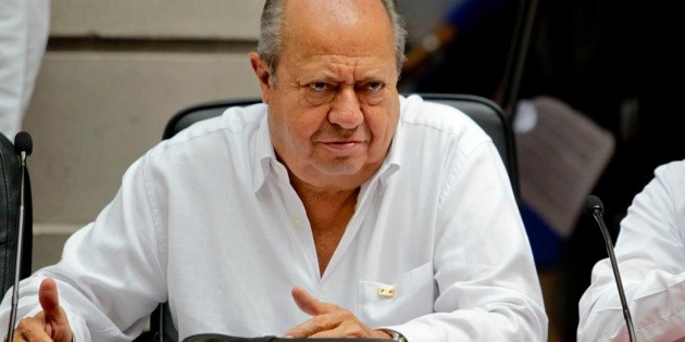 AMLO confirma jubilaci&oacute;n de Romero Deschamps en Pemex