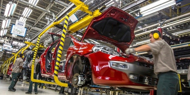 Producci&oacute;n automotriz se recupera de paros por COVID-19