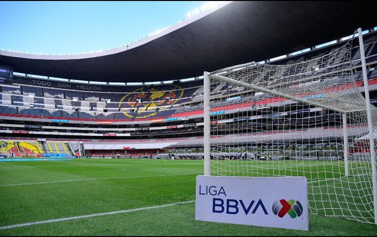 Cruz Azul y América, dos de los cuatro equipos más populares del país, disputan sus encuentros en el icónico estadio Azteca, que tiene una capacidad cercana a los 90 mil espectadores. IMAGO7