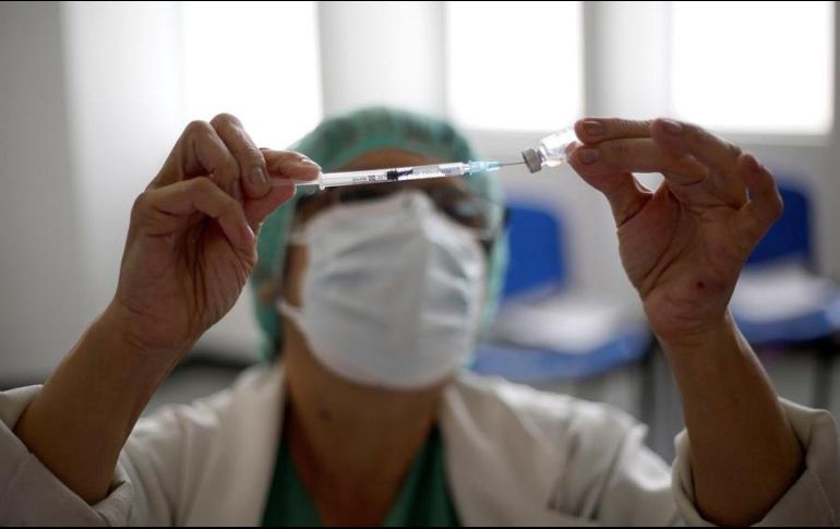 La ampliación de la vacunación a los adolescentes en los países ricos podría abrir campañas de vacunación a más personas, asevera la OMS. EFE/ARCHIVO