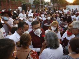 El morenista se reunió este sábado con varias centenas de madres de familia. ESPECIAL