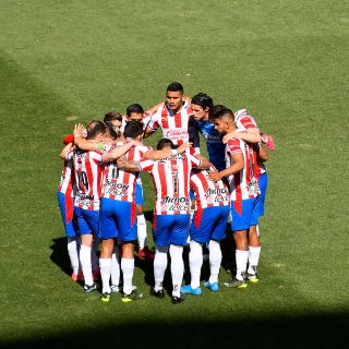 Llegada de Chivas a la CDMX desata caos en el Aeropuerto