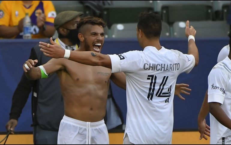 Los Ángeles Galaxy se llevaron el triunfo 2-1 ante el LAFC. AFP / J. McCoy