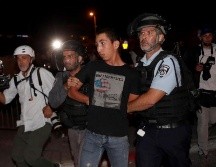 Decenas de personas resultaron heridas por el disparo de cañones de agua y balas de goma por parte de la policía israelí. EFE/A. Safadi