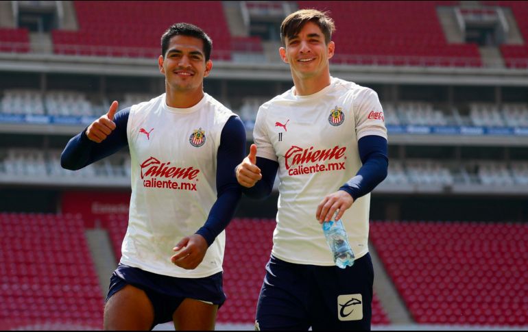 “Chapo” Sánchez y “Conejito” Brizuela serán piezas importantes para que los rojiblancos logren el boleto. TWITTER/@CHIVAS