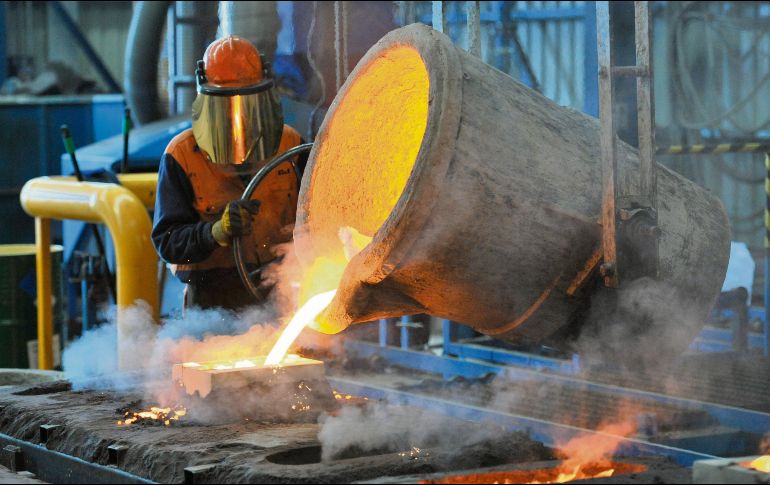 DEMANDA. Fundidoras en todo el mundo están reciclando el material recolectado en chatarreras. EFE