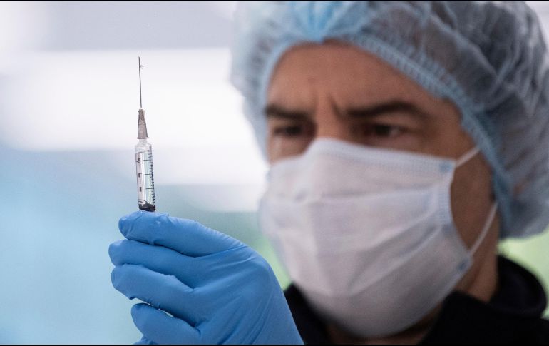 Las dosis ya producidas comenzarán a ser distribuidas para su aplicación al público durante este mes. AP / J. Gourley