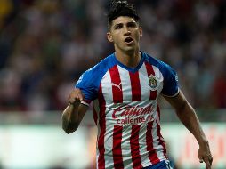 Más allá de las dificultades que implicaría traerlo de regreso, Alan Pulido podría significar la solución a muchos de los problemas de Chivas. EFE / ARCHIVO