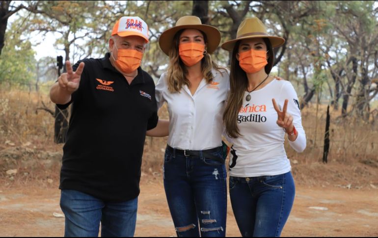 Mónica Magaña es acompañada en su propuesta por la senadora con licencia, Verónica Delgadillo y Horacio Fernández, candidato al distrito 10 para la diputación federal. ESPECIAL
