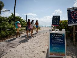 Desde hace 10 días, ya no es necesario mostrar un documento de residencia para acceder a la vacuna en Florida. AFP/ARCHIVO