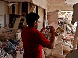 Los equipos de emergencias atendieron y evacuaron a las mujeres para recibir atención médica, pero fallecieron poco después por la gravedad de las heridas. AFP / J. Guez