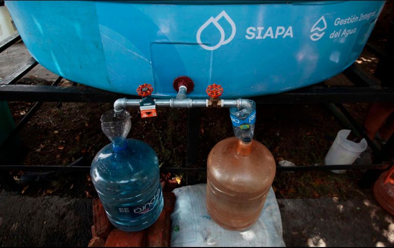 El SIAPA  ha colocado 143 cisternas comunitarias, de 10 mil litros de capacidad, en colonias de las zonas altas. ESPECIAL / SIAPA