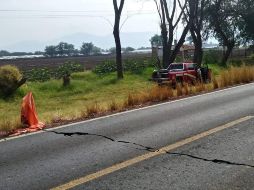 La grieta se ubica en el kilómetro 68 de la Carretera Estatal 401, tramo Ciudad Guzmán - Sayula. ESPECIAL / Protección Civil Jalisco