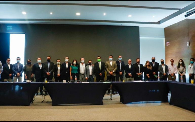 Salvador Cosío se presentó este martes ante un grupo de empresarios de “Mil Por Zapopan” que preside Raúl Bustamante, con quienes firmó compromisos. ESPECIAL