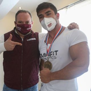 Alberto Uribe promete apoyo a deportistas