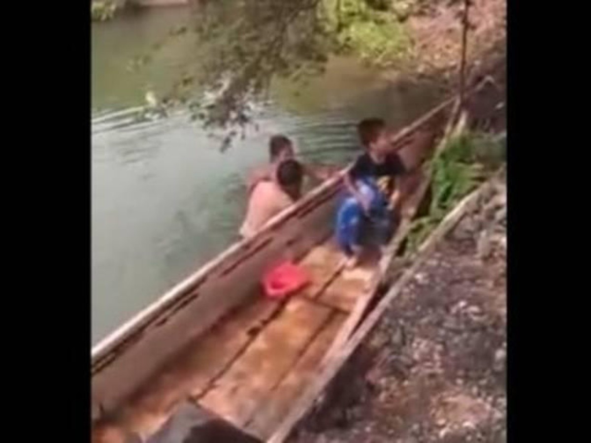 Video: Sujeto se baña desnudo con una niña en río de Tabasco | El Informador