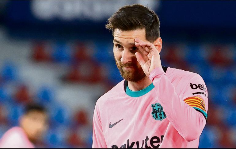 SEGUNDOS. El cuadro culé puede ser superado por el Real Madrid, mientras que el Atlético tiene la posibilidad de aumentar su ventaja a cuatro puntos. AFP