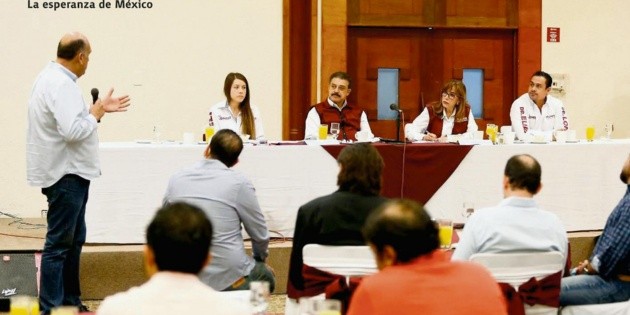 Carlos Lomel&iacute; promete a restauranteros simplificar los tr&aacute;mites