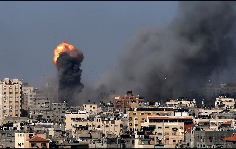 Según Hamás, más de 500 edificios residenciales han sido bombardeados, así como 52 instalaciones gubernamentales, principalmente estaciones de policía y asociaciones vinculadas al movimiento islamista. AFP / M. Hams