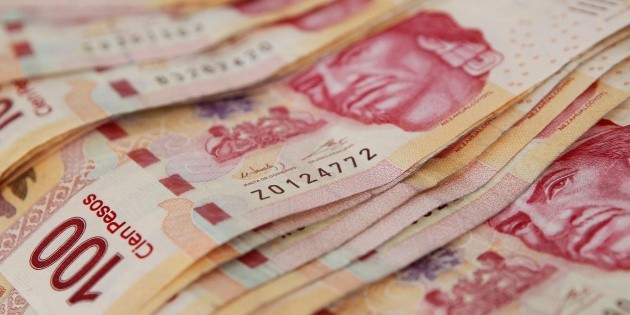 El peso tiene su peor d&iacute;a frente al d&oacute;lar en casi dos meses