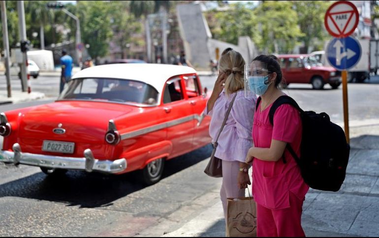 La campaña comenzó este miércoles en cuatro municipios de La Habana, incluido Regla, con los proyectos de vacunas Abdala y Soberana 2. EFE/Y. Zamora