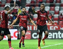 Con todo y polémica incluida, pero los Diablos del Toluca hicieron válida su calidad de local y sacaron una mínima ventaja ante Cruz Azul. Imago7 / E. Espinosa