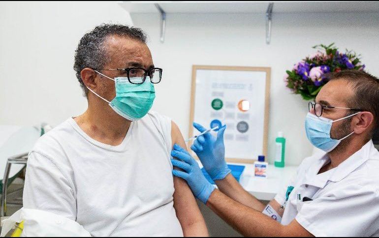 Tedros Adhanom recibió la vacuna en el Hospital Universitario de Ginebra. TWITTER/@DrTedros