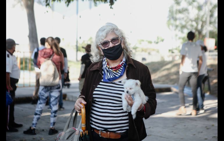 Jornada de aplicación de la segunda dosis de la vacuna contra el COVID-19 de Sinovac a adultos mayores, en el CUCEI. EL INFORMADOR / G. Gallo