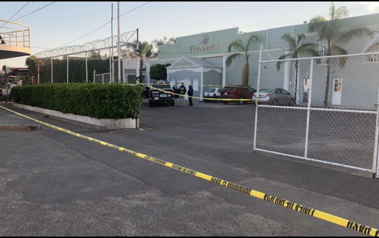 Fue a través de un reporte al C5 estatal que se supo que el elemento había sido atacado a balazos en el estacionamiento de una escuela de natación. ESPECIAL