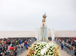 El aforo máximo de fieles se cubrió rápidamente tanto el miércoles como este jueves, y cientos de personas quedaron fuera de la puertas del santuario. EFE/P. Novais