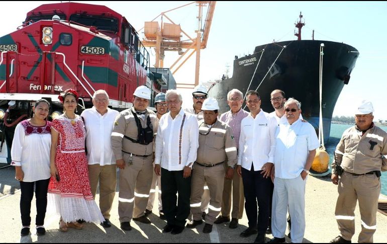 Decenas de campesinos de El Zarzal, Paso Real y Palomares se solidarizaron con Mogoñé Viejo trs conocer la manifestación. SUN/ARCHIVO