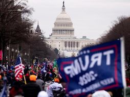 El soldado de la Infantería de Marina utilizó su cuerpo para mantener la puerta abierta del edificio y facilitar el ingreso de otras personas. EFE/ARCHIVO