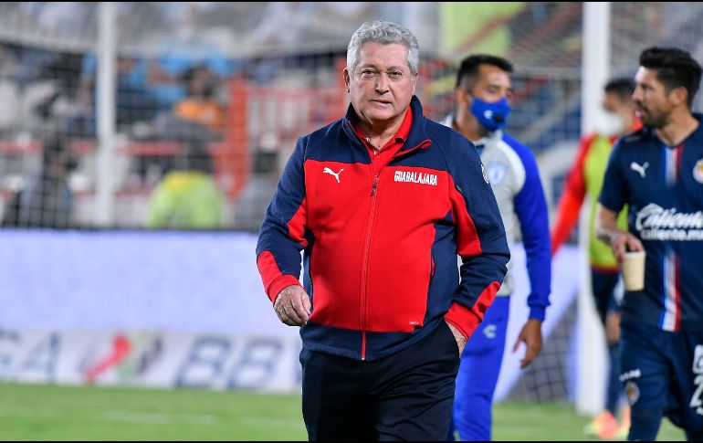 Se terminaron las especulaciones y oficialmente Víctor Manuel Vucetich seguirá al frente de Chivas. Imago7