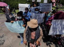 Este jueves, pobladores de Teocaltiche se manifestaron frente al Palacio de Gobierno para exigir seguridad. EL INFORMADOR/F. Atilano