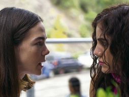 Ximena Lamadrid, en el papel de “Sara”, y Ela Velden, como “Marifer”. ESPECIAL/Netflix