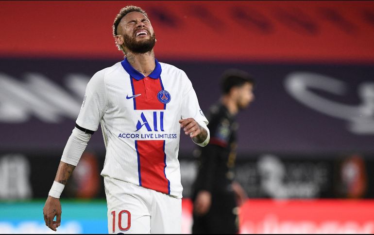 Si Neymar no juega la final, será un golpe duro para su equipo, que confía en ganar la Copa de Francia para salvar la temporada. AFP / ARCHIVO