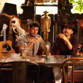 Carlos Neda y Gonza Silva nos invitan "Mezcal" su nueva canción