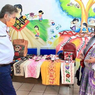 Frangie promete apoyos a mujeres de la comunidad mazahua