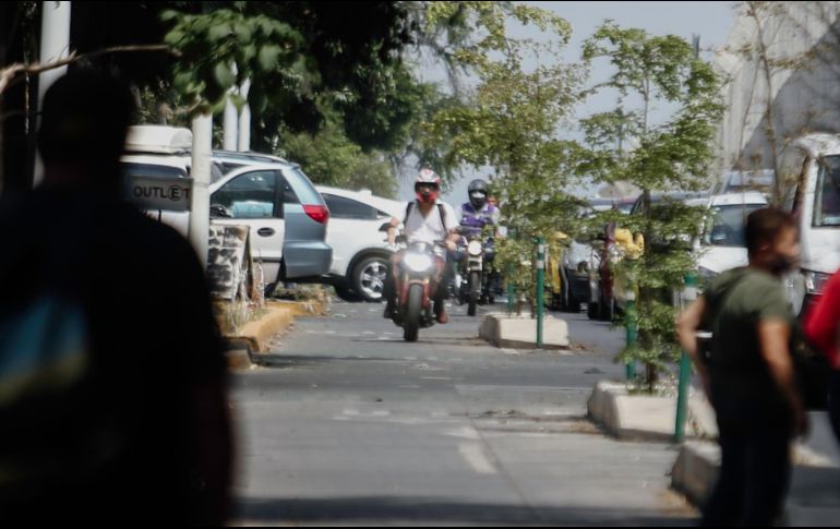 Motociclistas circulando por una ciclovía. EL INFORMADOR/G. Gallo