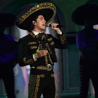 Alex Fernández, hijo de Alejandro, anuncia su matrimonio