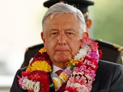 ''Valoramos mucho lo que hacen las maestras, los maestros de nuestro país, que viva el magisterio Nacional, un abrazo fraterno, cariñoso a las maestras, a los maestros de México'', dice el Presidente. EFE / J. Méndez